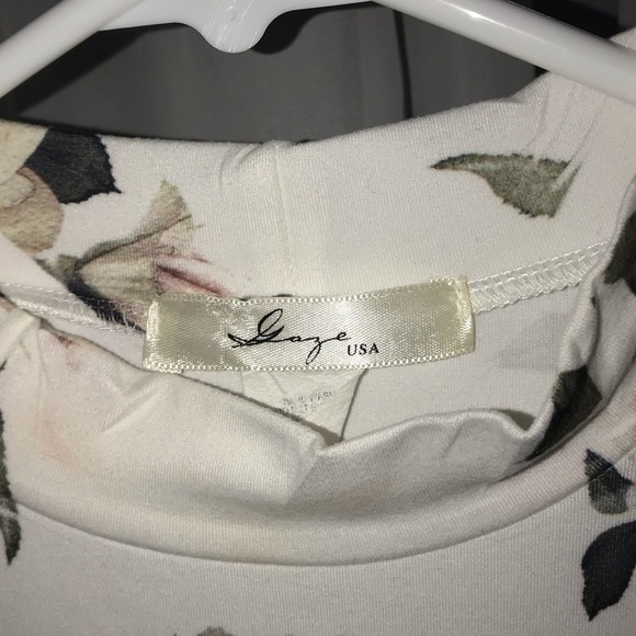 Mock neck flower crop top - Picture 3 of 3